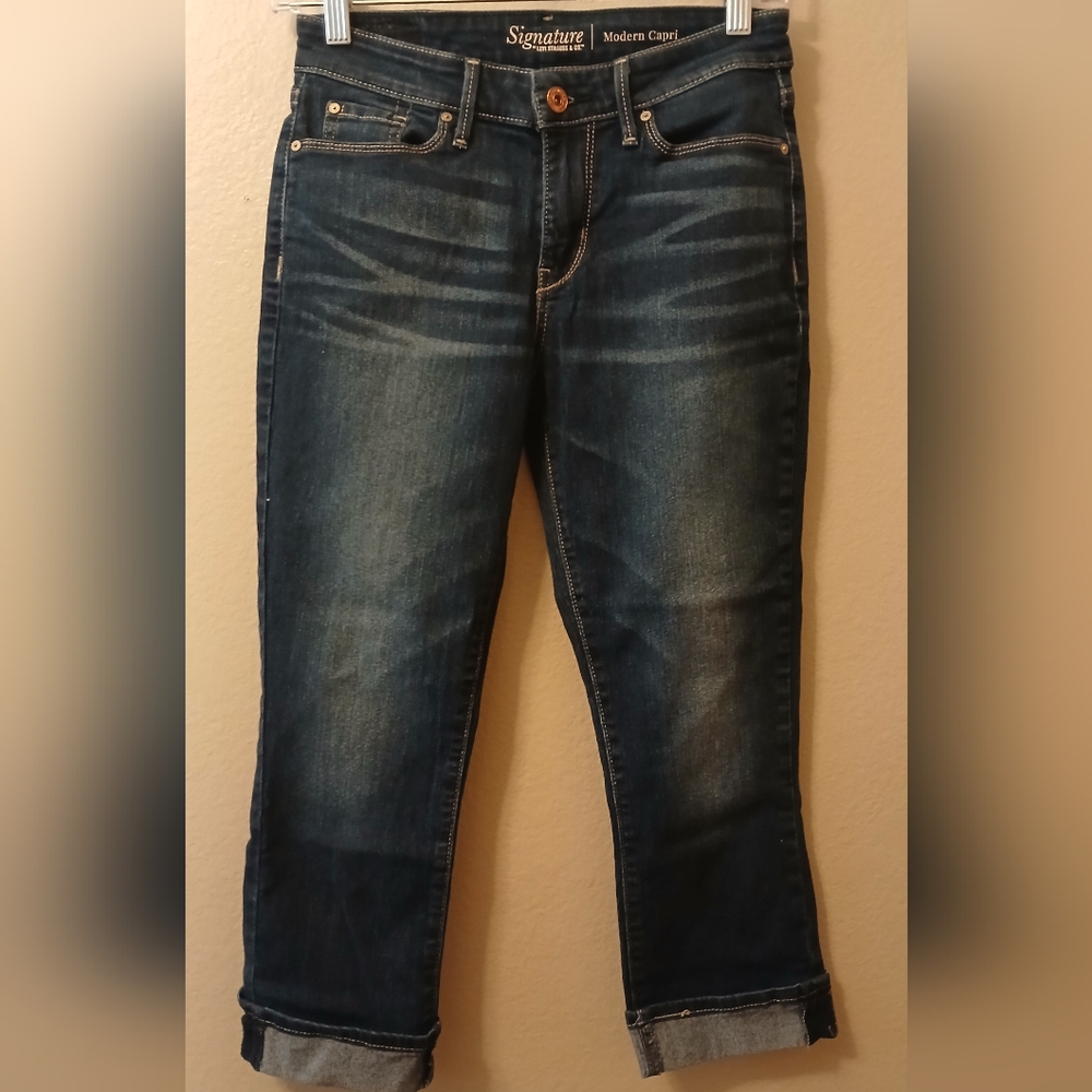 Signature Women's Dark Blue Capri Jeans